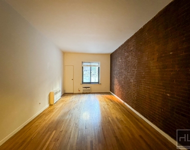 East 80th Street - Photo Thumbnail 1