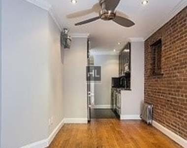 West 53 Street - Photo Thumbnail 2
