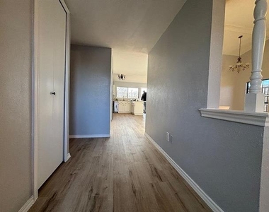 7921 Freeland Drive - Photo Thumbnail 2