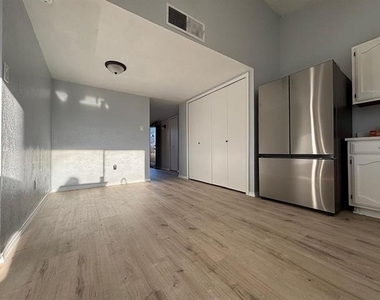 7921 Freeland Drive - Photo Thumbnail 3