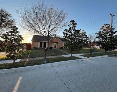 7921 Freeland Drive - Photo Thumbnail 1