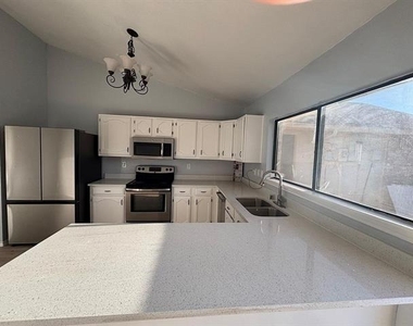 7921 Freeland Drive - Photo Thumbnail 5