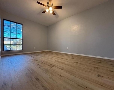 7921 Freeland Drive - Photo Thumbnail 7