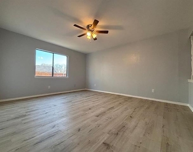 7921 Freeland Drive - Photo Thumbnail 9