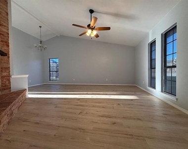 7921 Freeland Drive - Photo Thumbnail 6