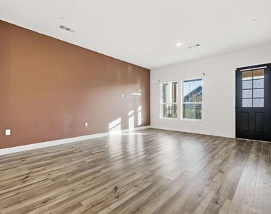 1044 3rd Street - Photo Thumbnail 10