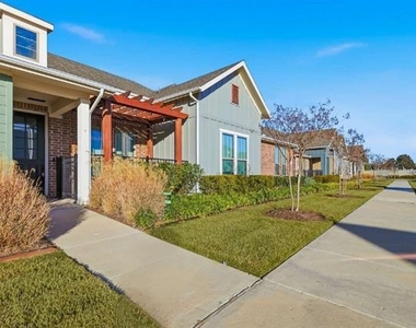 1044 3rd Street - Photo Thumbnail 5