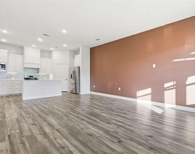 1044 3rd Street - Photo Thumbnail 9
