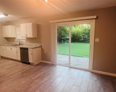 909 Laguna Drive - Photo Thumbnail 10