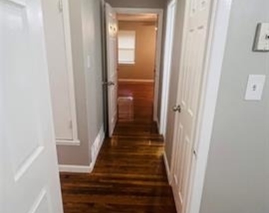 909 Laguna Drive - Photo Thumbnail 5