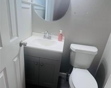 909 Laguna Drive - Photo Thumbnail 15