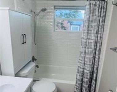909 Laguna Drive - Photo Thumbnail 3