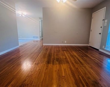 909 Laguna Drive - Photo Thumbnail 7