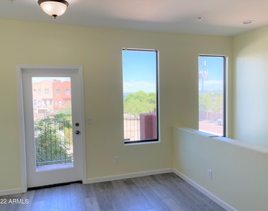 112 W Milada Drive - Photo Thumbnail 11