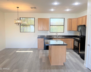 112 W Milada Drive - Photo Thumbnail 8