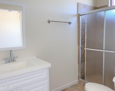 112 W Milada Drive - Photo Thumbnail 9