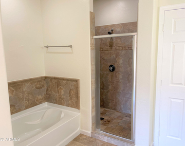 112 W Milada Drive - Photo Thumbnail 4