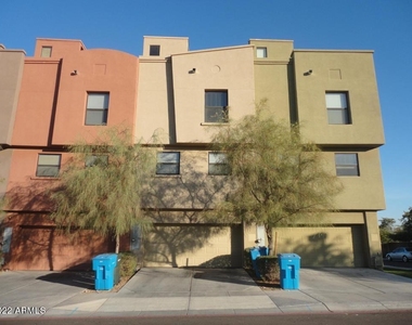 112 W Milada Drive - Photo Thumbnail 2