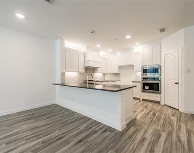 1540 Navasota Trail - Photo Thumbnail 4