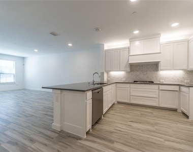 1540 Navasota Trail - Photo Thumbnail 7