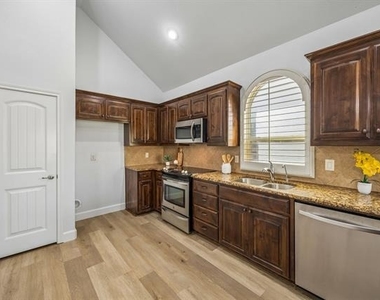 10445 Merced Lake Road - Photo Thumbnail 7