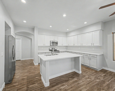 17446 W Yavapai Street - Photo Thumbnail 11
