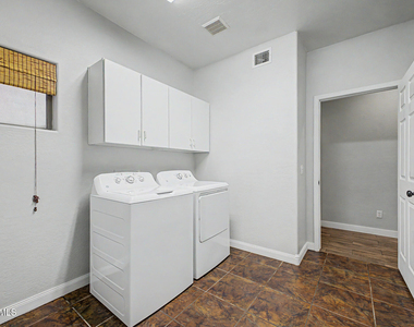17446 W Yavapai Street - Photo Thumbnail 35