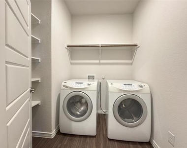 905 Berry Street - Photo Thumbnail 21
