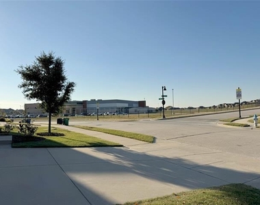 905 Berry Street - Photo Thumbnail 2