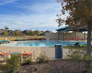 905 Berry Street - Photo Thumbnail 29