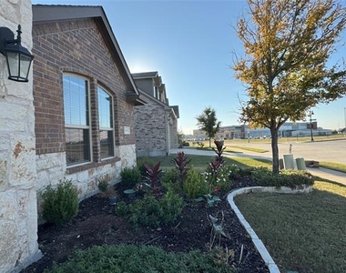 905 Berry Street - Photo Thumbnail 1
