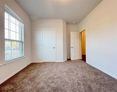 905 Berry Street - Photo Thumbnail 17