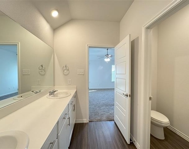 905 Berry Street - Photo Thumbnail 15