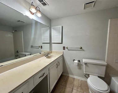 4205 Greencrest Drive - Photo Thumbnail 19