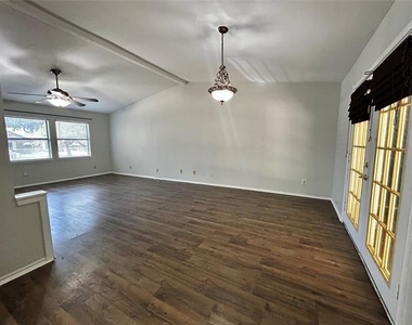 4205 Greencrest Drive - Photo Thumbnail 6