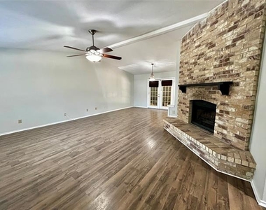 4205 Greencrest Drive - Photo Thumbnail 2