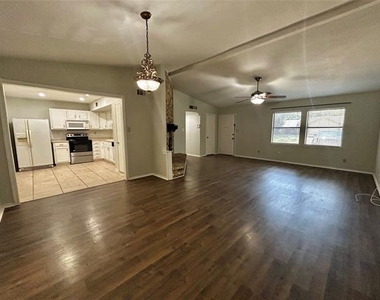 4205 Greencrest Drive - Photo Thumbnail 3