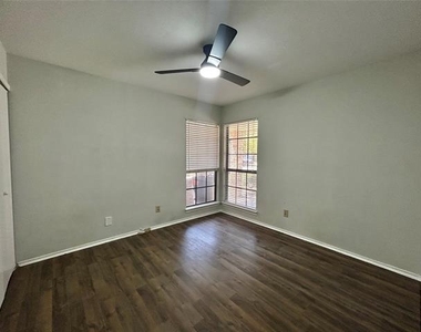 4205 Greencrest Drive - Photo Thumbnail 15