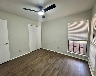 4205 Greencrest Drive - Photo Thumbnail 16