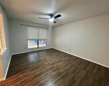 4205 Greencrest Drive - Photo Thumbnail 10