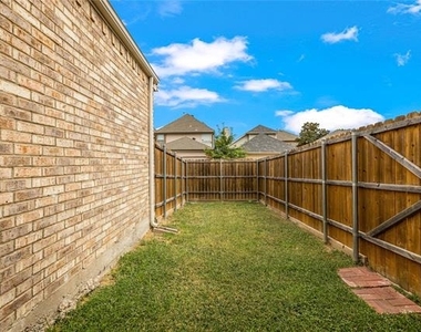 6011 Barrington Court - Photo Thumbnail 23