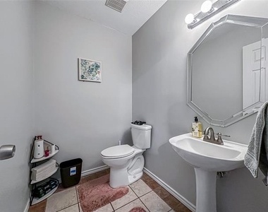 6011 Barrington Court - Photo Thumbnail 14