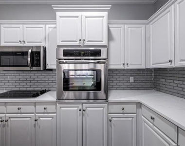 6011 Barrington Court - Photo Thumbnail 12