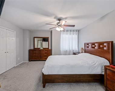 6011 Barrington Court - Photo Thumbnail 15