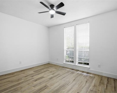 2012 Cross Bend Road - Photo Thumbnail 14