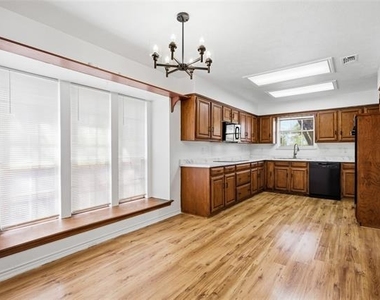 2012 Cross Bend Road - Photo Thumbnail 6
