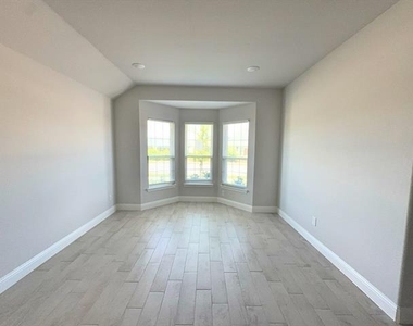 609 Tartane Drive - Photo Thumbnail 6