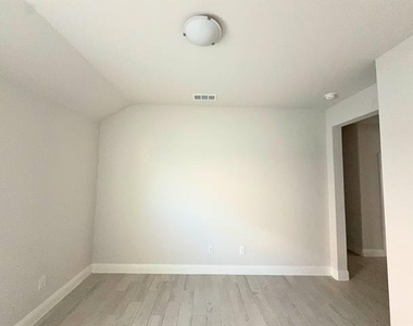 609 Tartane Drive - Photo Thumbnail 20
