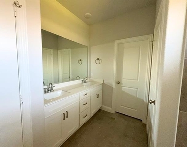 609 Tartane Drive - Photo Thumbnail 11