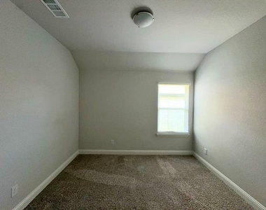 609 Tartane Drive - Photo Thumbnail 14